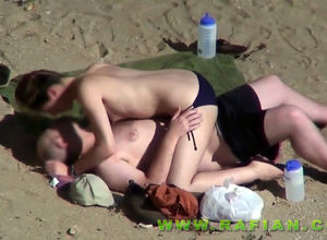 Super-hot beach hook-up on movie from